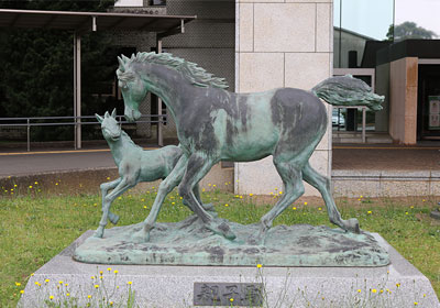 馬のブロンズ像