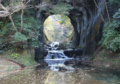 亀岩の洞窟