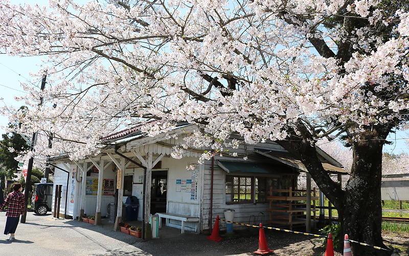 里見駅